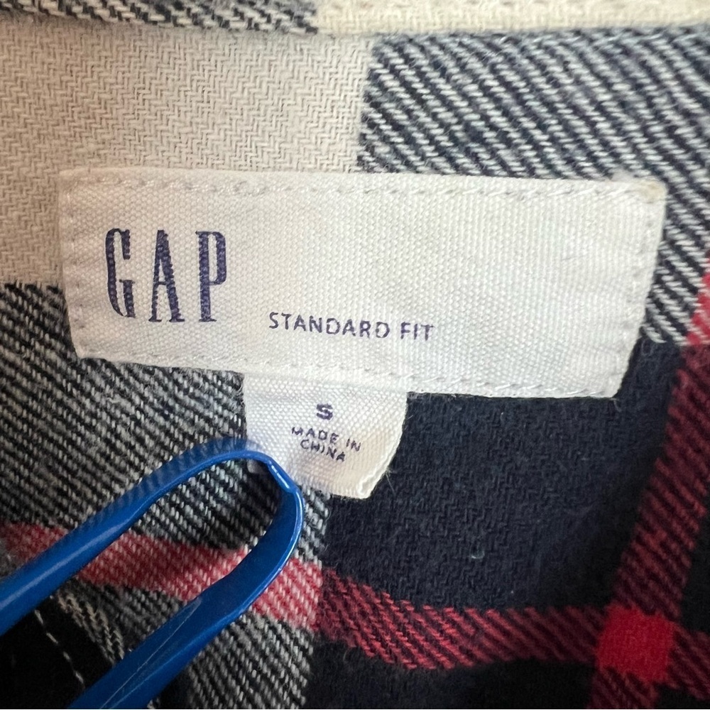 GAP Women’s Plaid Cotton Flannel Shirt Button Down Navy Blue Red Cabincore Small - Picture 2 of 9